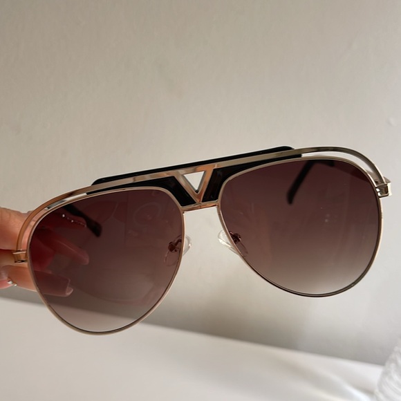 Sunglasses - Picture 5 of 6